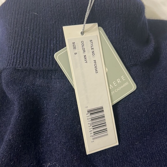 NWT Navy Cashmere Turtleneck Sweater - Picture 2 of 2